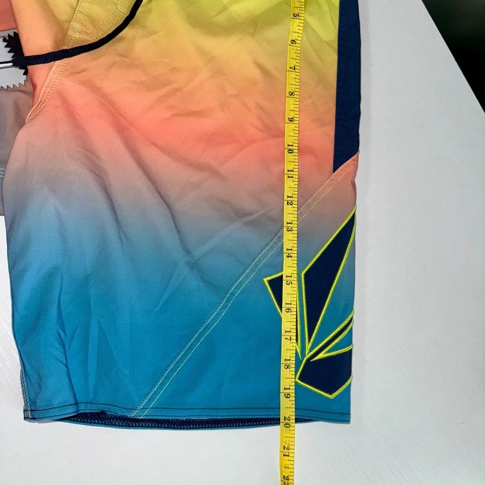 Volcom Mod-Tech Vee Bee Mod 20 Board Shorts Mens 32 Multicolor Gradient A0812505
